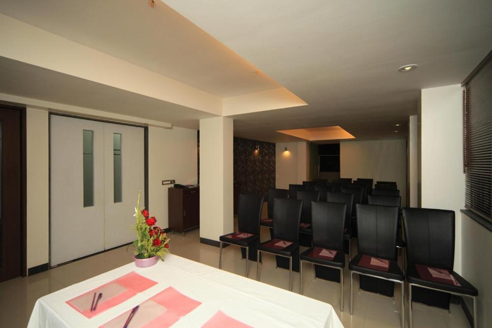 Centurion Inn Pune Esterno foto